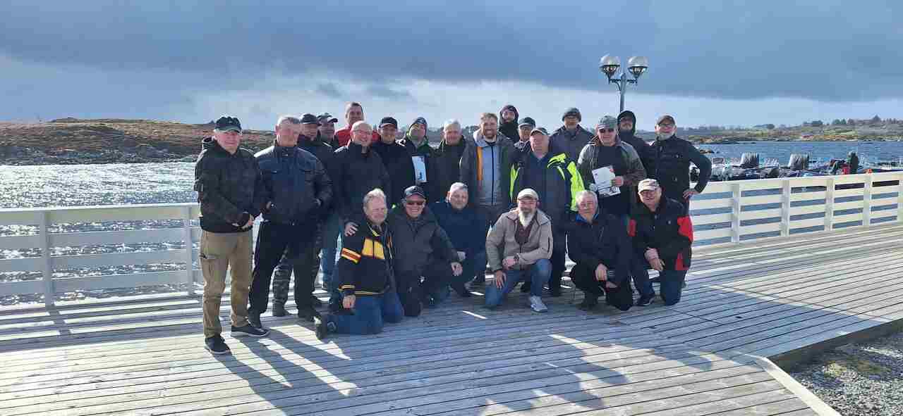 Wyprawa-na-ryby-do-Norwegii-na-wyspę-Smola-zdjęcie-grupowe